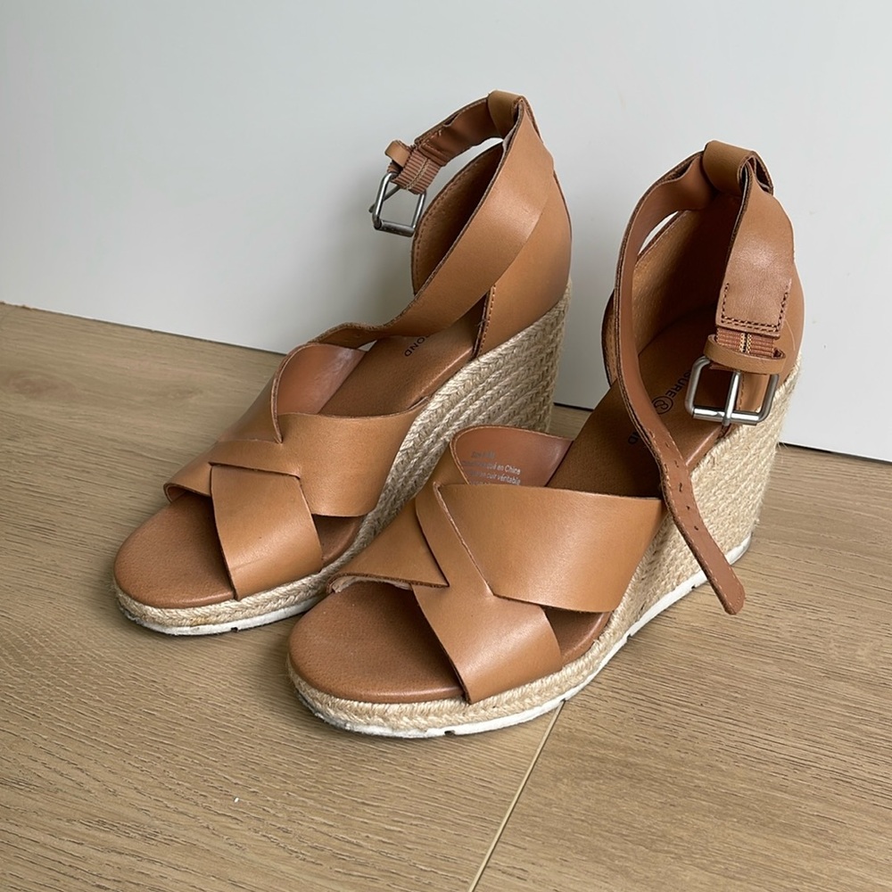 Treasure & bond wedges